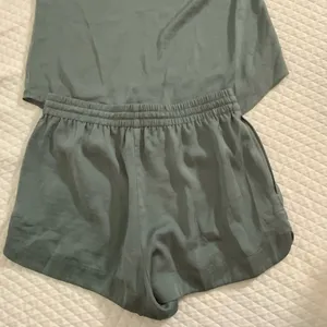 Barefoot Dreams Pajama Set thumbnail 4