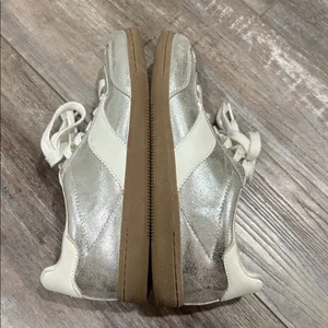 Universal Threads silver sneakers 7.5 thumbnail 8