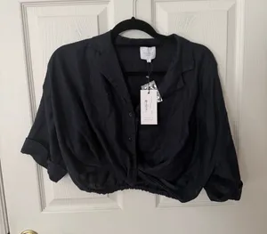 Sundays Tula Navy Linen Blend Cropped Twist Front Shirt NWT S thumbnail 1