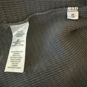 Soft Surroundings Tao Thermal Tunic Top Size‎ S Washed Black Button Pattern Cuff thumbnail 8