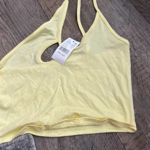 NWT Pacsun yellow crop top size small‎ thumbnail 3