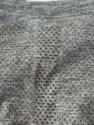Lululemon Grey Long Sleeve Swiftly Tech Size 4, Race Length. thumbnail 6