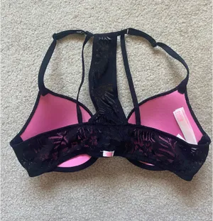 PINK Victoria's Secret Bra thumbnail 2