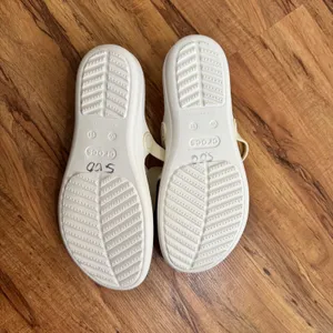 Crocs‎ Sanrah Metal Block Thong Sandals White Silver Wedge Flip Flops Womens 11 thumbnail 6