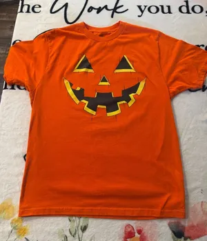 Halloween T-shirt Size M Orange Pumpkin Jack-O'-Lantern thumbnail 1