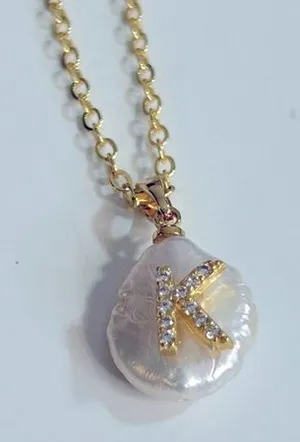 Rhinestone K Pearl Pendant Necklace‎ Gold thumbnail 1