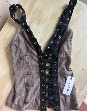 Boutique Top thumbnail 1