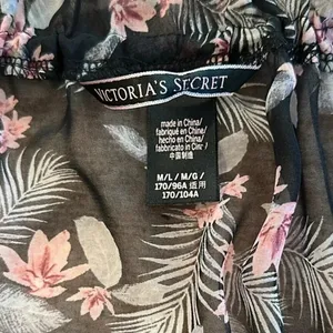 Victoria’s Secret Black Ruffle Floral Print Chiffon Kimono Size M/L Swim Flowy thumbnail 9