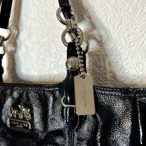 Coach Carryall Madison Handbag Navy Patent Leather Silver Logo thumbnail 3