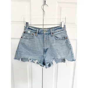 Abercrombie & Fitch Curve Love High Rise Mom Shorts Light Wash Distressed thumbnail 3