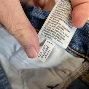 American Eagle Mom Jean Strigid Medium Wash Distressed‎ Raw Hem Womens 2 Short thumbnail 6