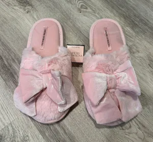 Victoria's Secret Slippers thumbnail 1