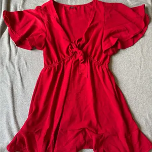 Red flowy dress! NEVER WORN thumbnail 2