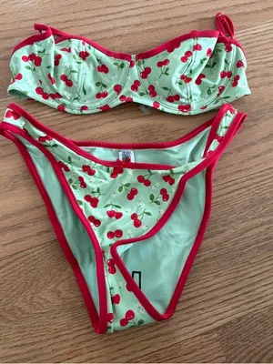 Frankie’s bikinis set 🍒 thumbnail 1