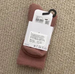NEW Lululemon Unisex Fuzzy Crew Socks Soft Pink REDC Red Clay Size Medium NWT thumbnail 5