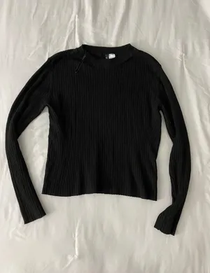 black long sleeve thumbnail 2
