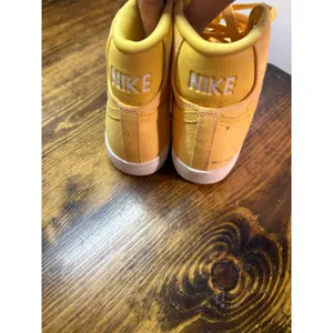 Nike‎ Yellow Sneakers Size 5.5 thumbnail 5