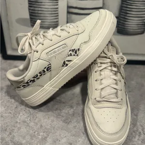 Reebok Women's Club C Double Tennis Sneaker White/Cheetah Size 8 thumbnail 1