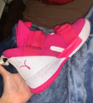 Lebron James Basketball Shoes thumbnail 1