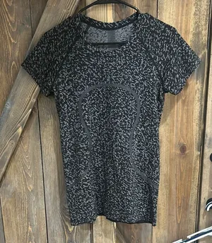Lululemon Women's Black Patterned Top thumbnail 1