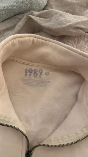 Taylor Swift Quarter-Zip Sweatshirt 1989 Taylor’s Version Wonderland thumbnail 3