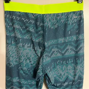 Nike Pro Women's‎ Size Medium Green Geometric Print Dri-Fit Leggings thumbnail 11