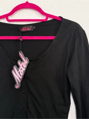 Motel Rocks NWT Carla Button Front Long Sleeve Crop Top Medium in Black thumbnail 2