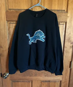 Detroit Lions Crewneck Sweatshirt with Blue sequin lion logo size XL thumbnail 1