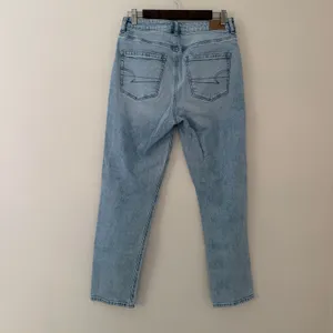American Eagle Strigid Mom Jean Pants Light Wash High Rise Women Size 6 thumbnail 7