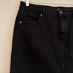 OLD NAVY Black denim midi skirt with pockets sz 14 ✨ thumbnail 3