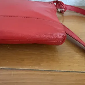 FOSSIL Red Pebble Leather Messenger Medium Crossbody/Shoulder Bag Key Charm thumbnail 9