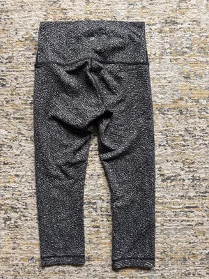 Lululemon 3/4 Leggings size 6 thumbnail 2