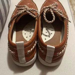 Crocs Brown Leather Deck Shoe Women’s Size 8 thumbnail 4
