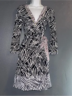 BCBGMAXAZARIA New w $158 Tags Abstract Print Wrap V-Neck Dress XS - Small thumbnail 5