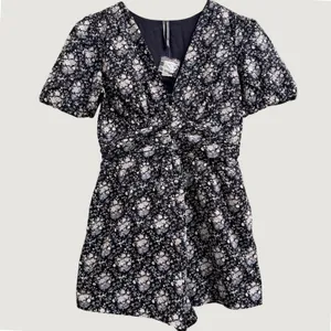 Anthropologie The Katerina Button-Front Romper Size M Black Floral‎ thumbnail 3