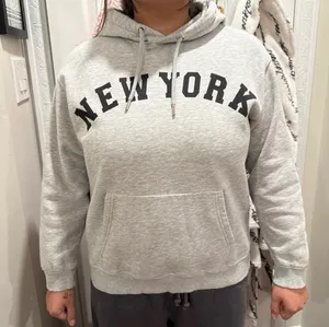Woman’s H&M Grey "New York" Hoodie thumbnail 4