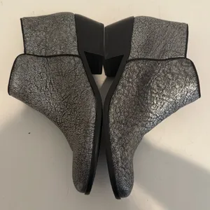Sam Edelman Petty Ankle Boots Chelsea Bootie Zip Metallic Silver Leather 8.5 thumbnail 7