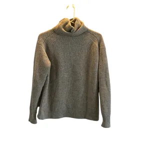 J Crew grey wool cashmere turtle neck sweater Medium cozy classic preppy thumbnail 3