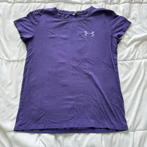 Under Armour Womens Size XS‎ Loose HEATGEAR Short Sleeve T-Shirt Tee Purple Gym thumbnail 1