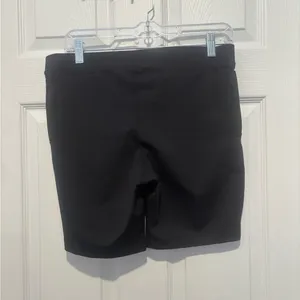 Athleta Tear Away B4 U Play Black Shorts Size XL. Style # 43024. thumbnail 3