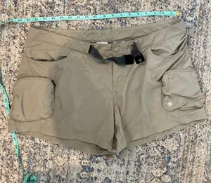 Columbia Sportswear Company Women's Green Cargo Hiking Shorts with Built-In Belt thumbnail 1