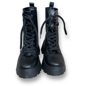 ASOS DESIGN Wide Fit Albany Boots Chunky Lug Sole Lace-Up Black Size 8 - ASOS thumbnail 2