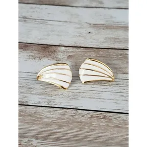 Vintage Clip On Earrings - White & Gold Tone Fan 1" thumbnail 3