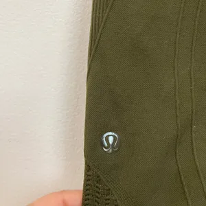 Lululemon‎ Cropped Leggings Olive Green Size 0/2 Seamless Stretch Athletic thumbnail 5
