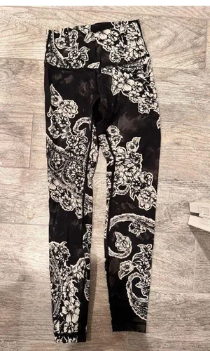 Lululemon Wunder Under High-Rise Tight *Engineered Full-On Luxtreme 28" Painted Paisley Wunder Under Silver Ice Black thumbnail 1