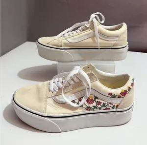 Vans Old Skool Platform Floral Embroidery Sneakers size 8 thumbnail 1