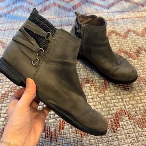 WHITE MOUNTAIN | Women's‎ Grey Suede Side Zip Ankle Booties thumbnail 1