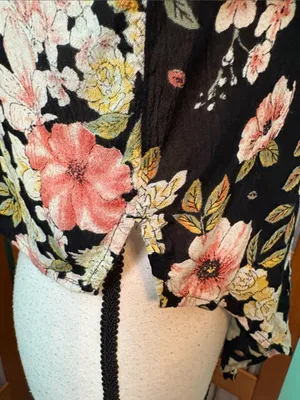 Billabong Black Floral Tie-Front Button-Down Shirt thumbnail 8