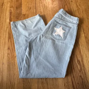 Universal Threads Relaxed Wide Leg Jeans Light Wash Star Patch Denim Womens 10/30 thumbnail 5