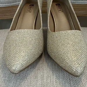 Classic Women's Gold Sparkle Heels Size 7 Block Heel Pointed Toe Evening Dressy thumbnail 6